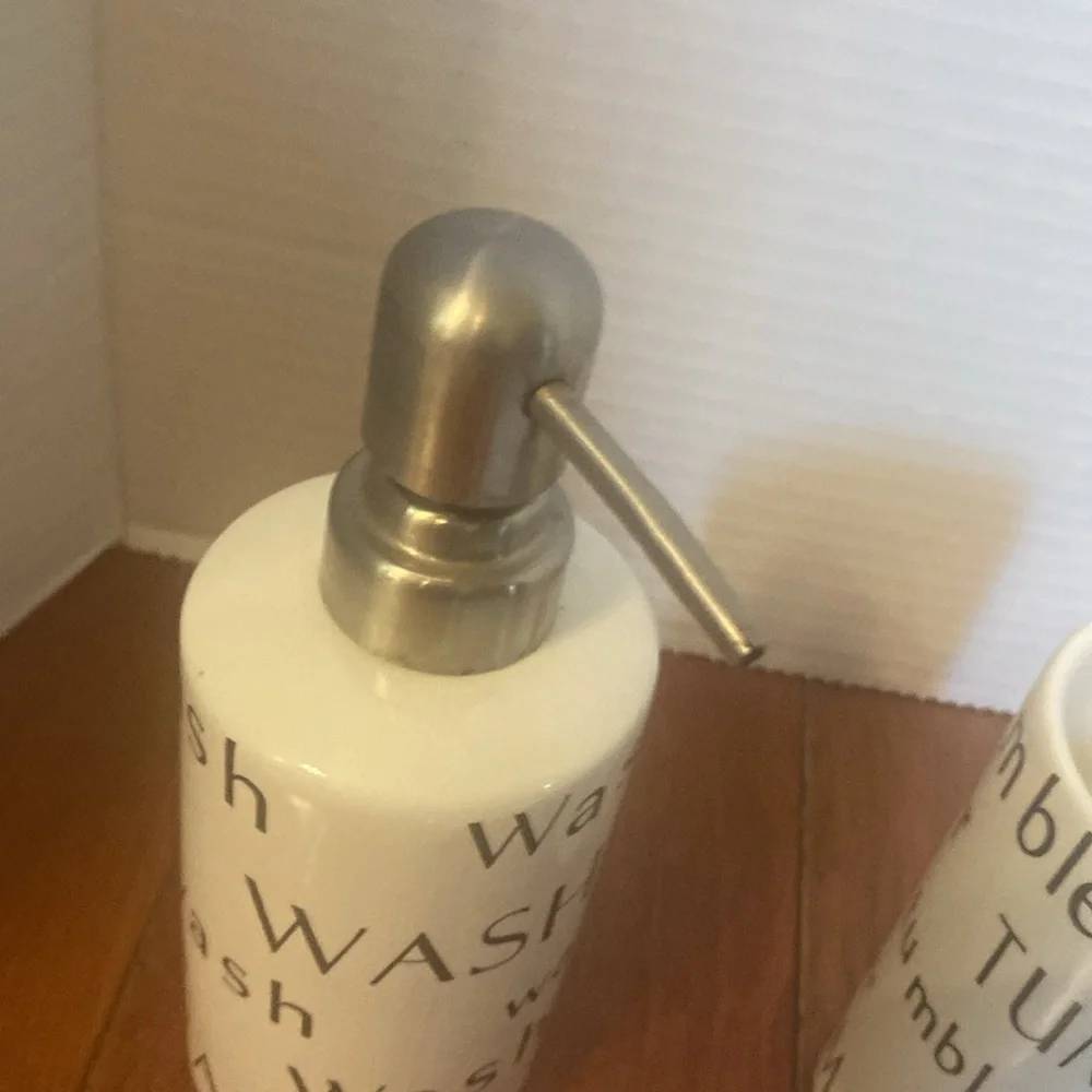 Modern White 4 pcs ceramic Bathroom Accessory Set all over designs dish